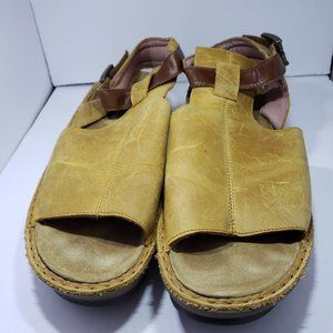 NWOT WOMENS NAOT SZ 42(9US) BUTTERY LEATHER SANDAL